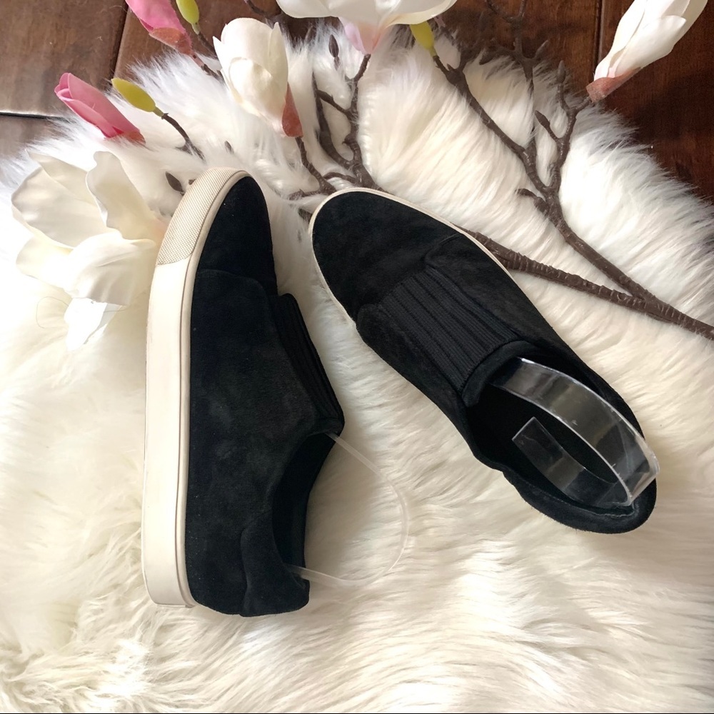 Vince Cantara Suede Slip on Sneaker. Sz 8‎